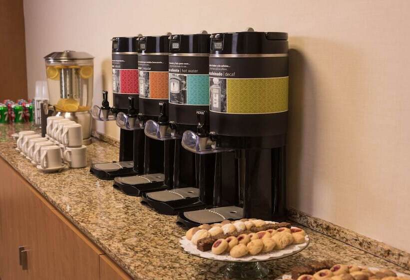 酒店 Hampton Inn By Hilton Guadalajara/expo