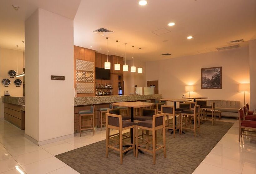 酒店 Hampton Inn By Hilton Guadalajara/expo