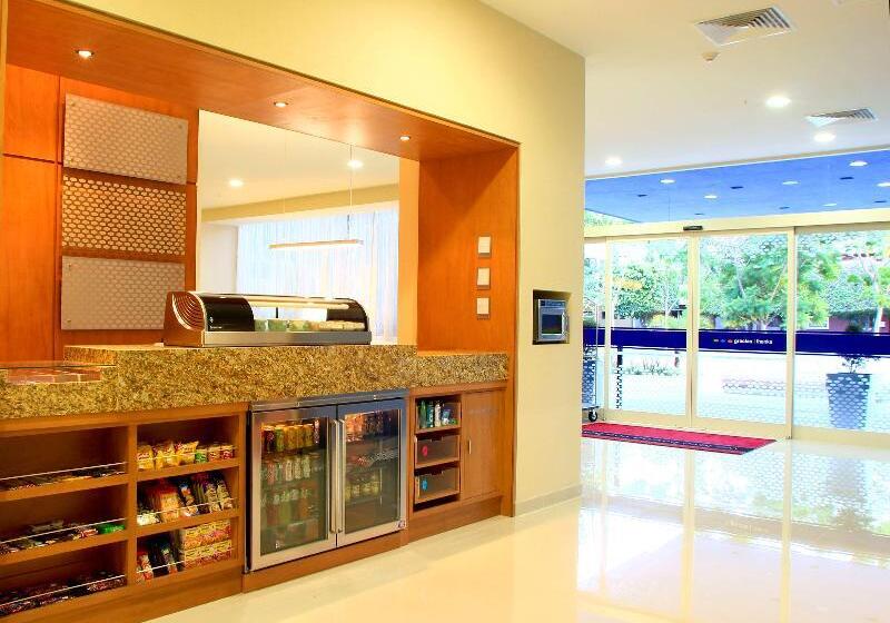 酒店 Hampton Inn By Hilton Guadalajara/expo