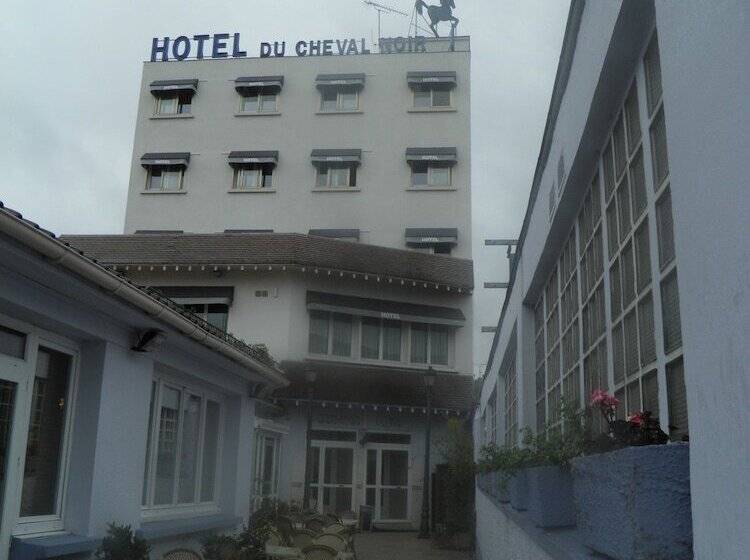 Отель Le Cheval Noir Hôtel Paris Pantin