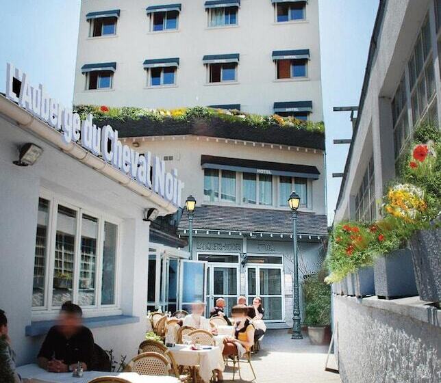 Отель Le Cheval Noir Hôtel Paris Pantin