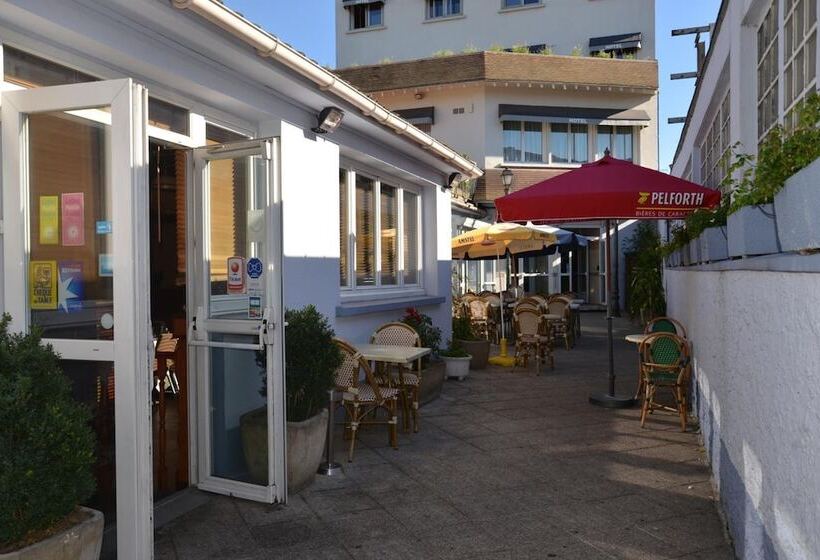 Отель Le Cheval Noir Hôtel Paris Pantin