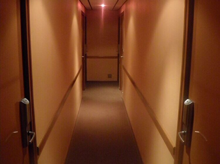 Отель Le Cheval Noir Hôtel Paris Pantin