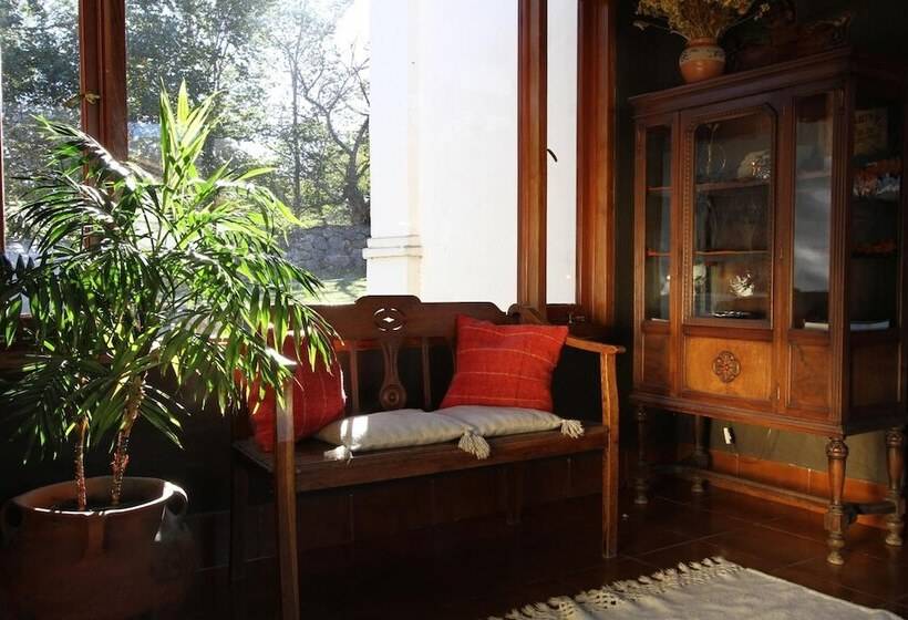 هتل Hostería Lunahuana