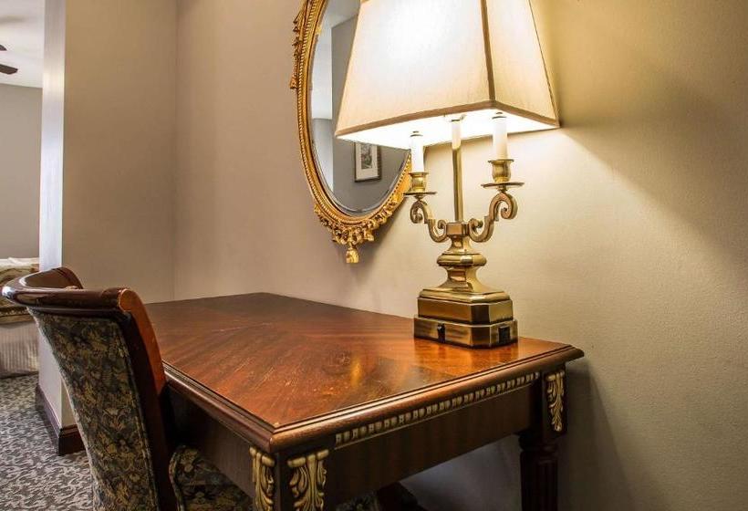 هتل Margarita European Inn, Ascend  Collection