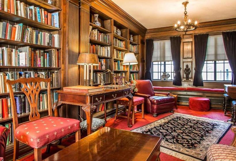 هتل Margarita European Inn, Ascend  Collection