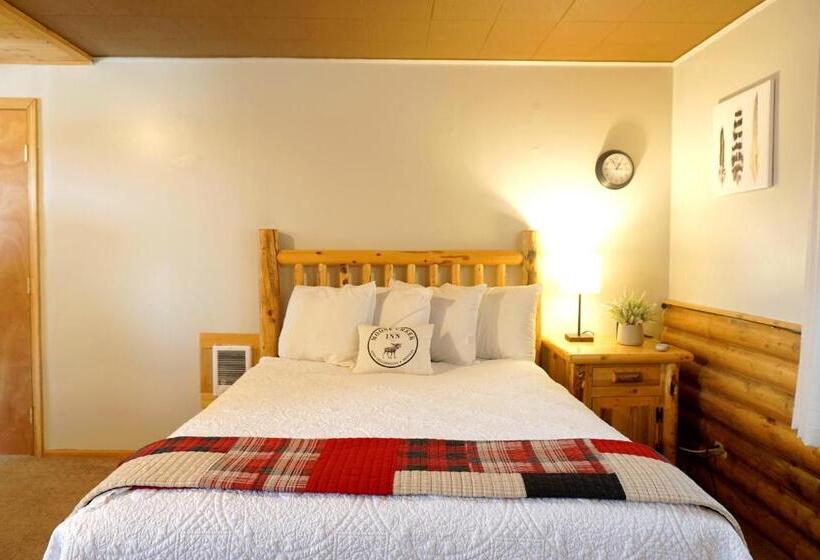 בית מלון כפרי Moose Creek Inn