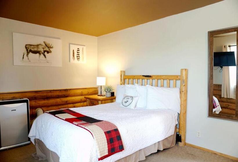 فندق Moose Creek Inn