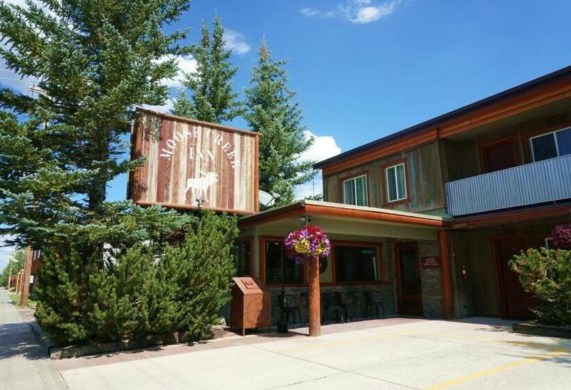 فندق Moose Creek Inn