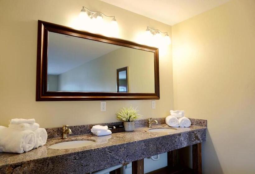 فندق Moose Creek Inn