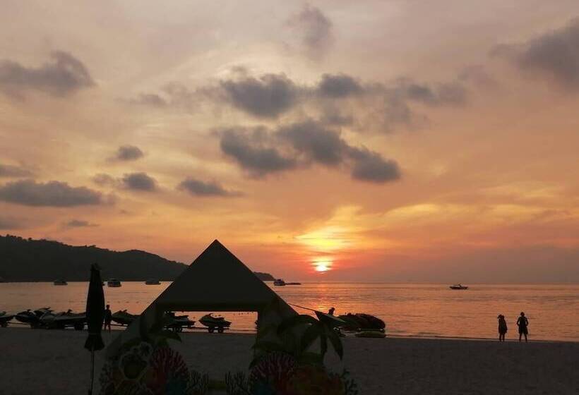 فندق Q Victory Patong