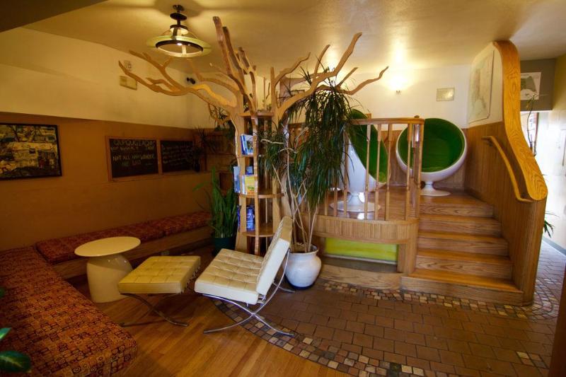 فندق Qupqugiaq Inn