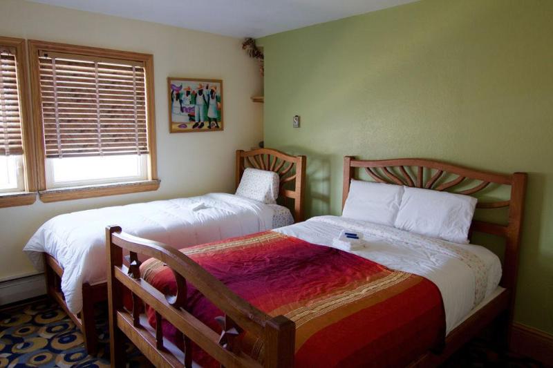 هتل Qupqugiaq Inn