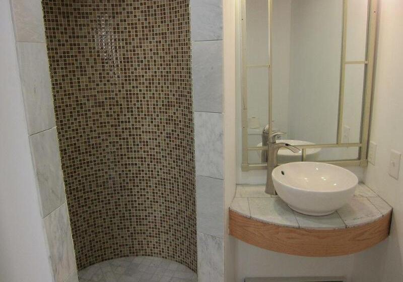 فندق Qupqugiaq Inn