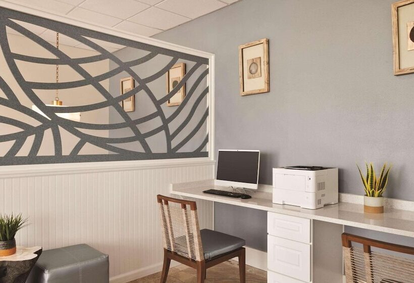 Отель Radisson Panama City Beach  Oceanfront