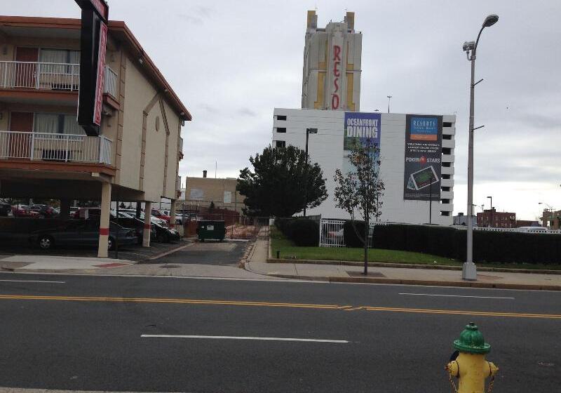 酒店 Red Carpet Inn & Suites