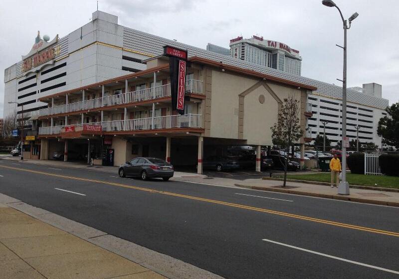 酒店 Red Carpet Inn & Suites