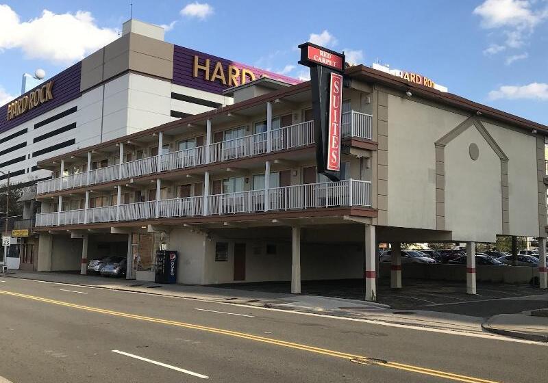 酒店 Red Carpet Inn & Suites