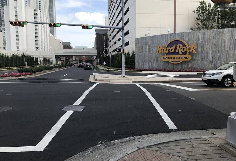 酒店 Red Carpet Inn & Suites