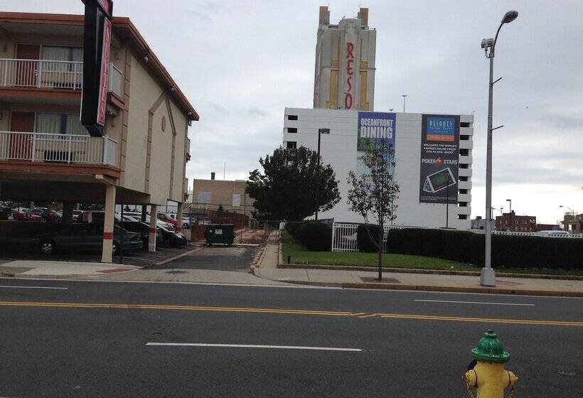 酒店 Red Carpet Inn & Suites