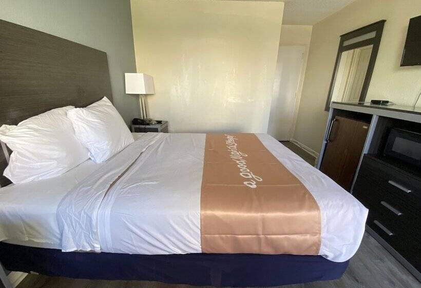 酒店 Red Carpet Inn & Suites