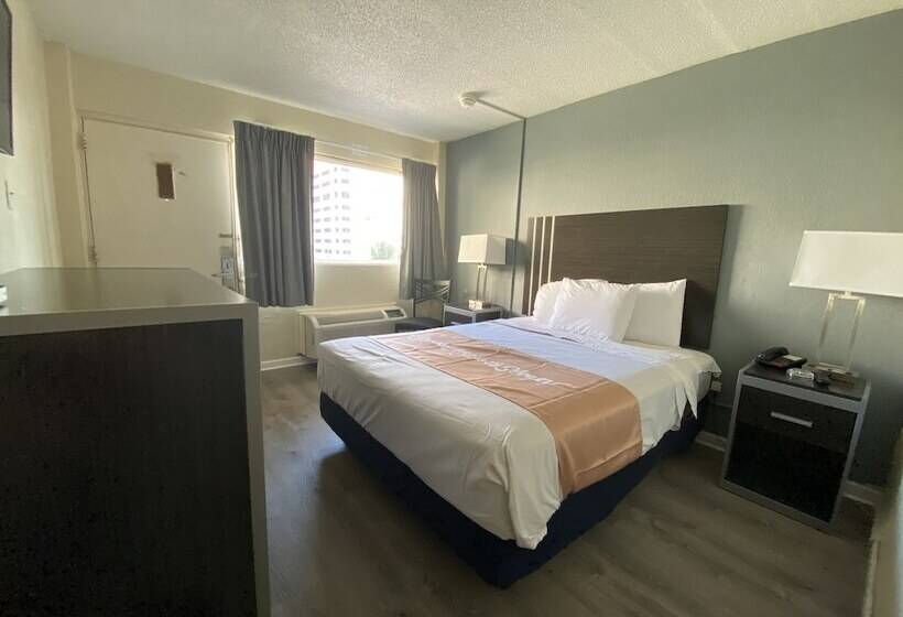 酒店 Red Carpet Inn & Suites