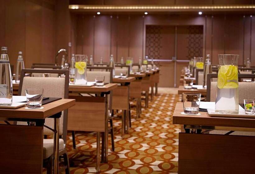 هتل Renaissance Istanbul Polat Bosphorus