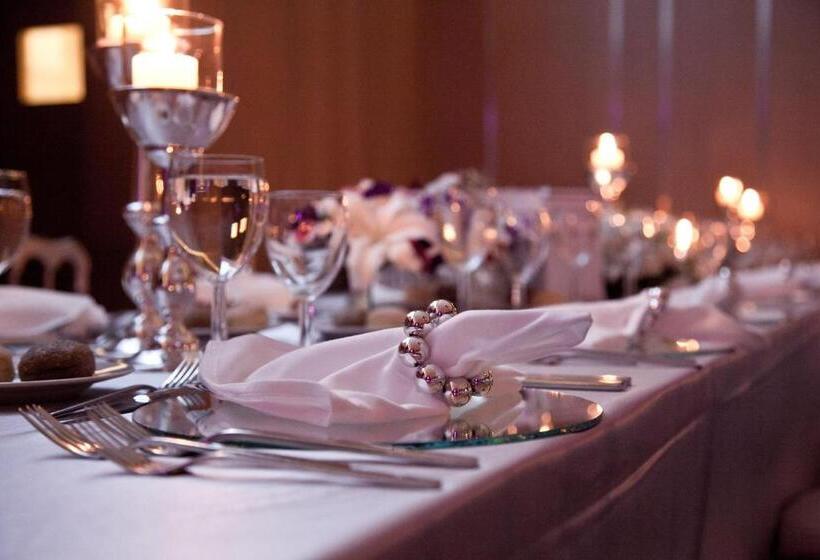 هتل Renaissance Istanbul Polat Bosphorus