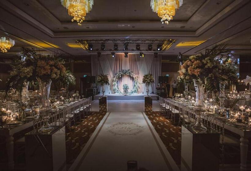 هتل Renaissance Istanbul Polat Bosphorus