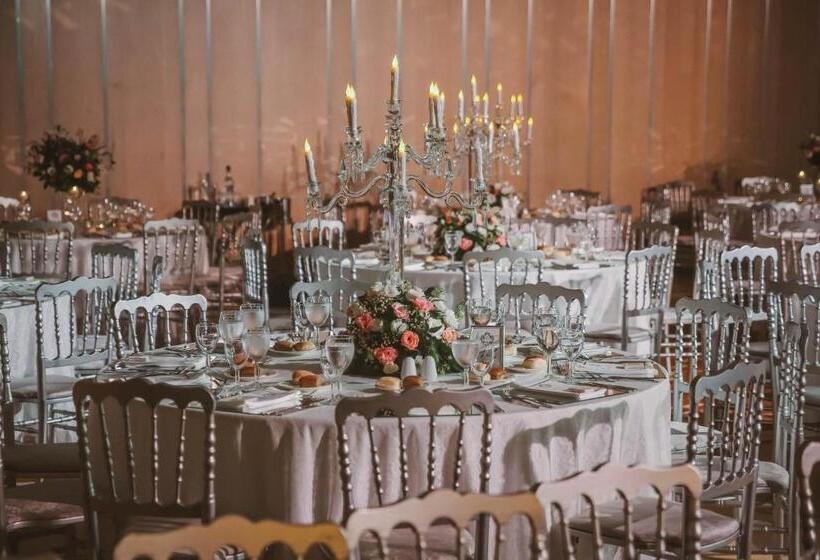 هتل Renaissance Istanbul Polat Bosphorus