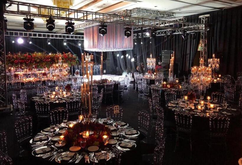 هتل Renaissance Istanbul Polat Bosphorus