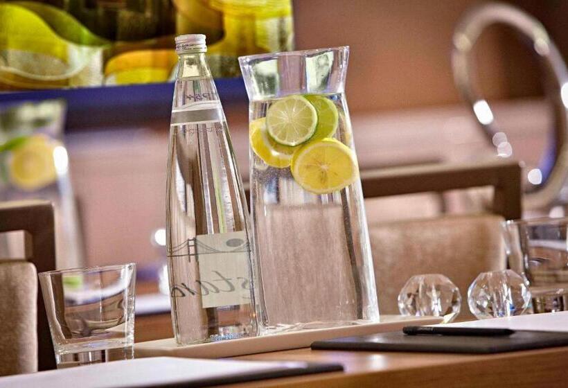 هتل Renaissance Istanbul Polat Bosphorus