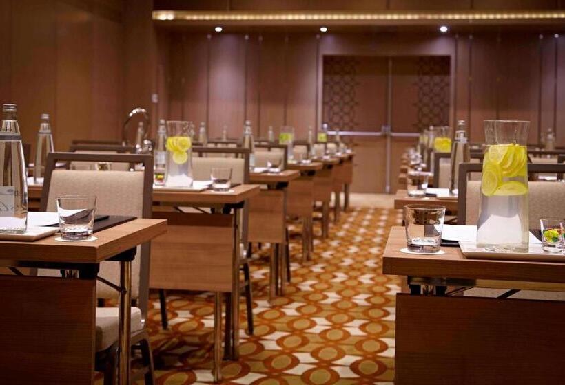 هتل Renaissance Istanbul Polat Bosphorus