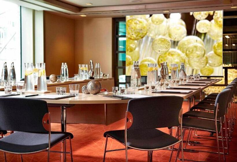 هتل Renaissance Istanbul Polat Bosphorus