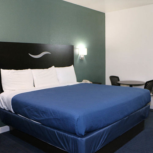 בית מלון כפרי Royal Inn Dallas Nw