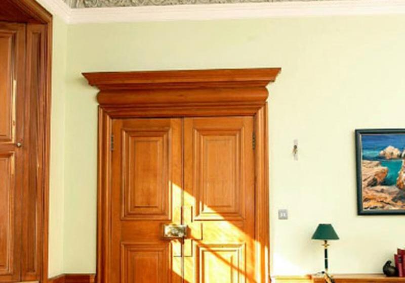 فندق ريفى Glencoe House