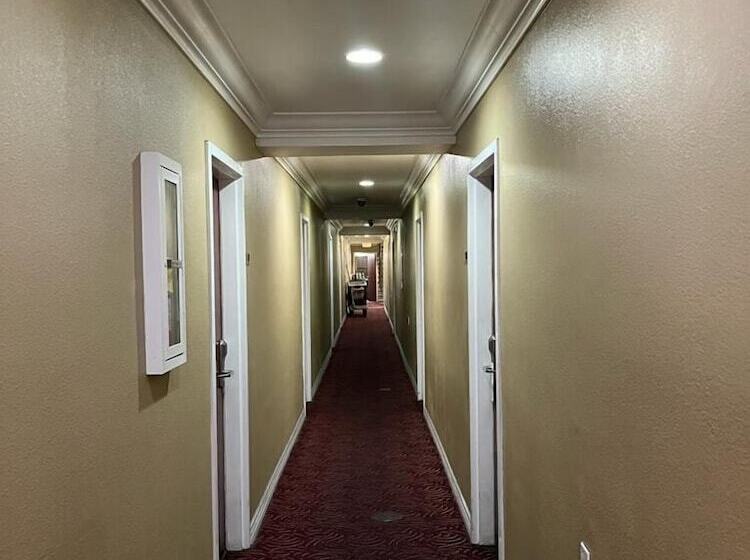 فندق Santa Fe Inn Los Angeles