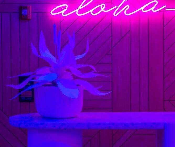 Shoreline Hotel Waikiki