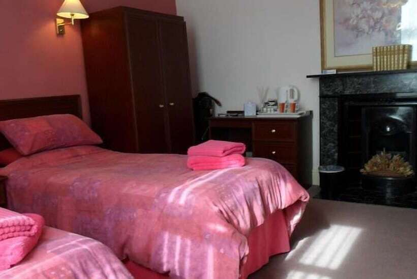 Отель The Bell At Boxford