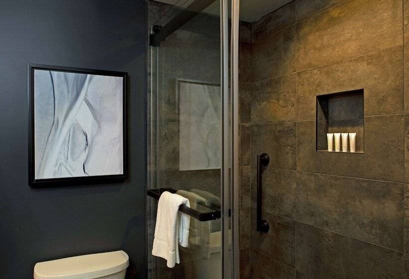 هتل The Lloyd Stamford, Tapestry Collection By Hilton