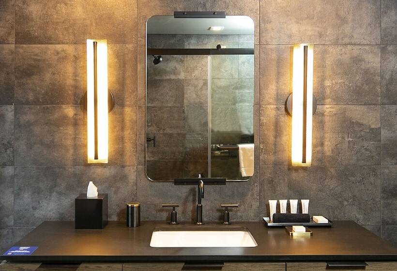 هتل The Lloyd Stamford, Tapestry Collection By Hilton