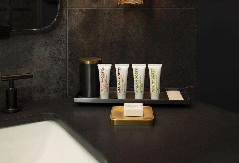 هتل The Lloyd Stamford, Tapestry Collection By Hilton