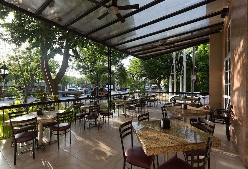 Отель Victoria Merida