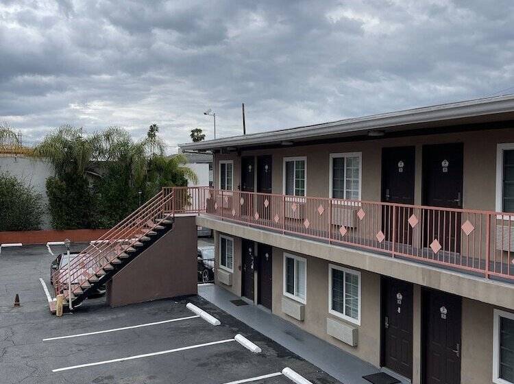 فندق على الطريق La Casa Inn