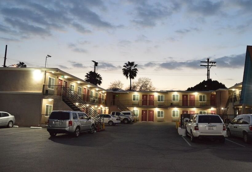 فندق على الطريق La Casa Inn