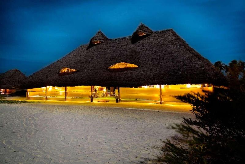 استراحتگاه Hakuna Majiwe Beach Lodge