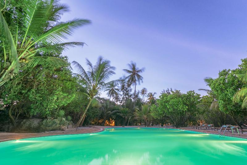 استراحتگاه Hakuna Majiwe Beach Lodge