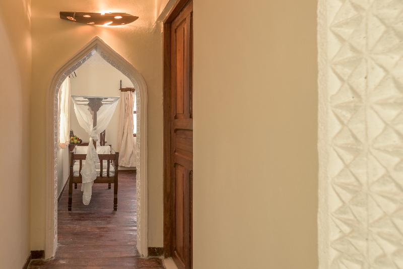 استراحتگاه Hakuna Majiwe Beach Lodge