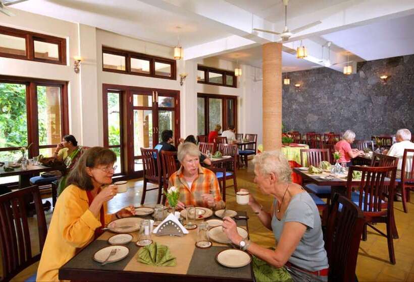 Carmelia Haven Resort Thekkady