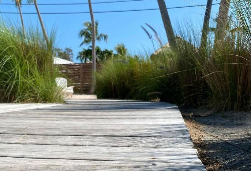 Drop Anchor Resort & Marina